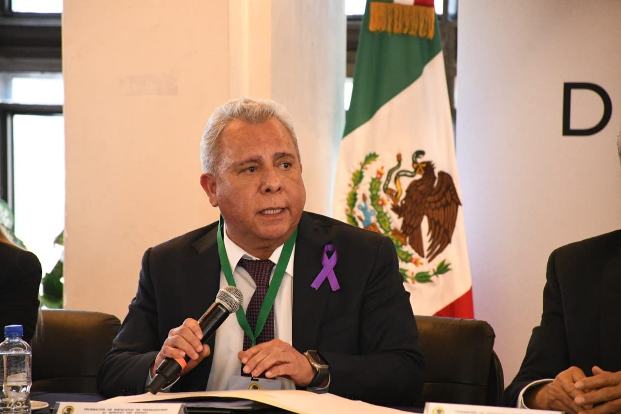 El líder nacional de la FSTSE, Marco A. García Ayala