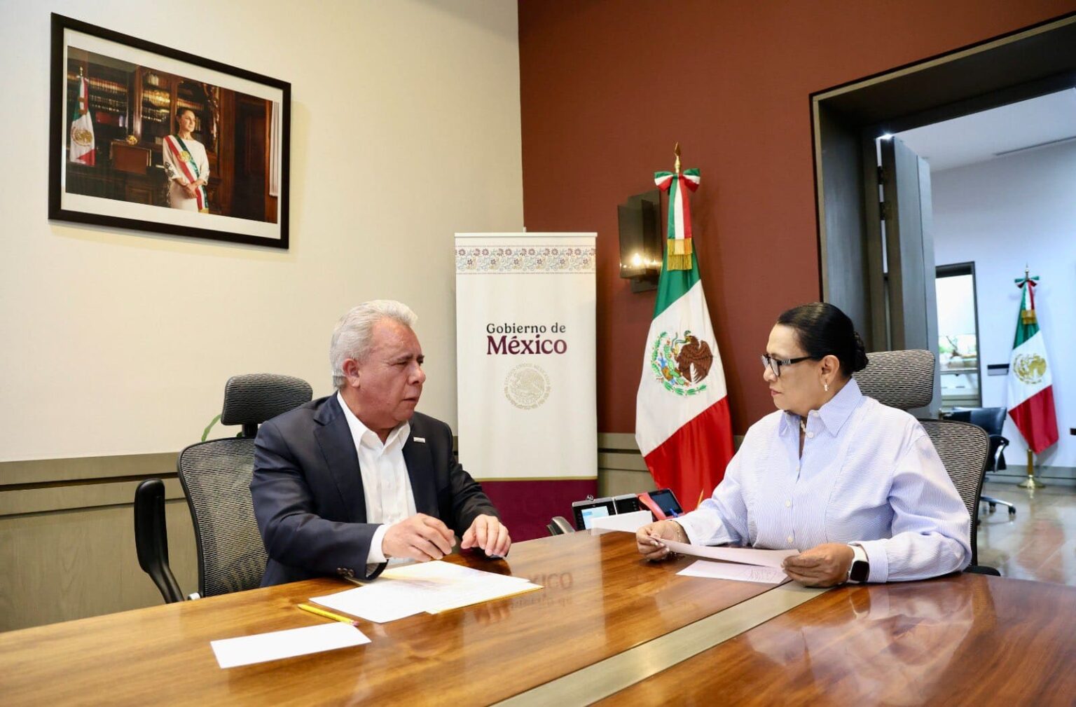 La titular de la Segob, Rosa Icela Rodríguez recibió en sus oficinas al líder nacional de la FSTSE, Marco Antonio García. (Foto: Especial)