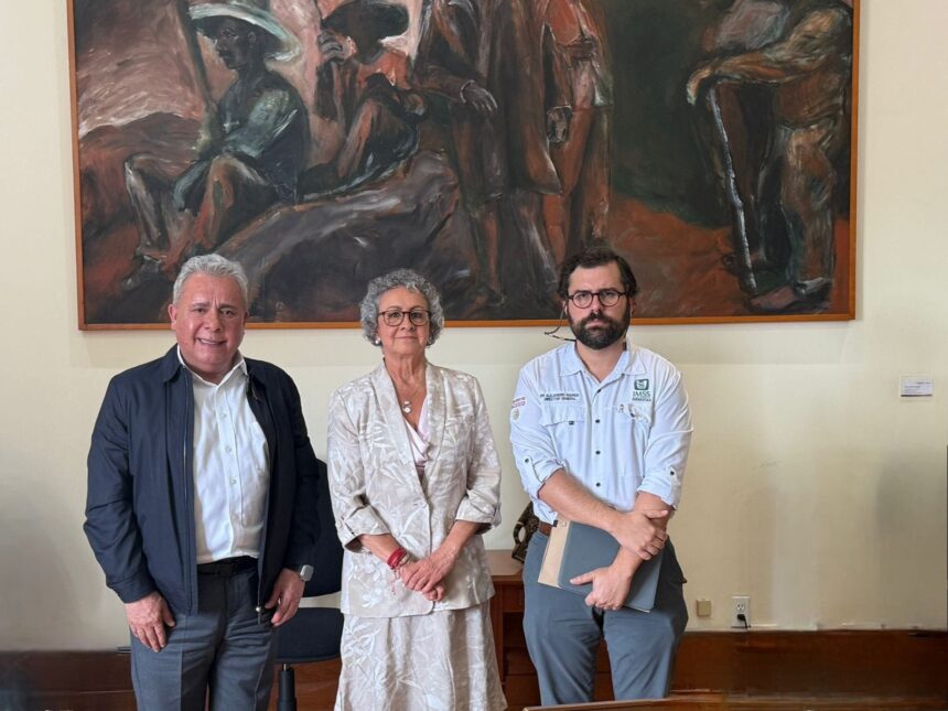 Marco Antonio García, líder del SNTSA; Bertha Gómez, Subsecretaria de Egresos y Alejandro Svarch, director del IMSS-Bienestar.