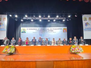 En el presidio, autoridades del sector salud, académicos y representantes sindicales de trabajadores.